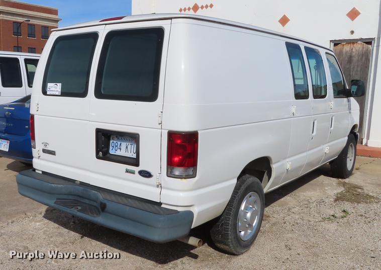 image for item DF1352 2010 Ford E150 van