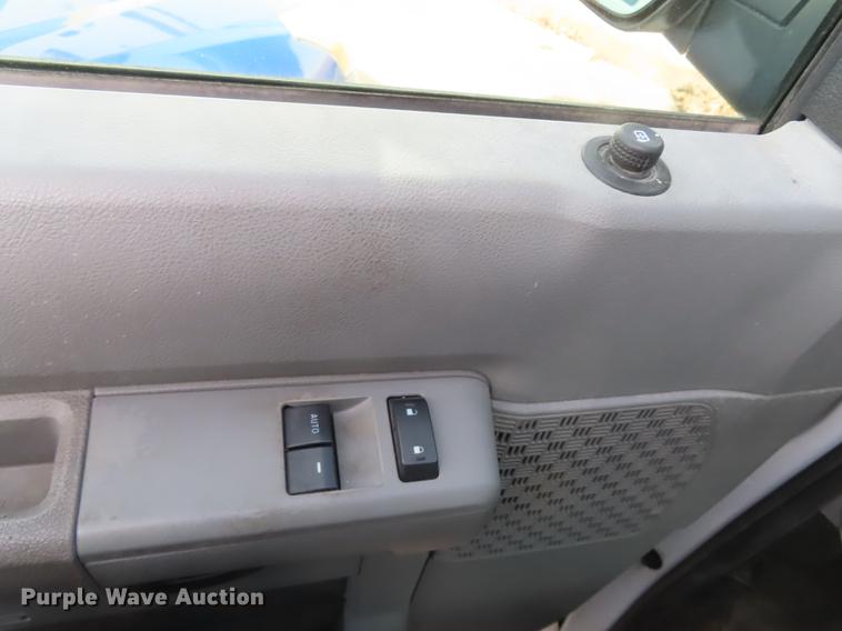 image for item DF1352 2010 Ford E150 van