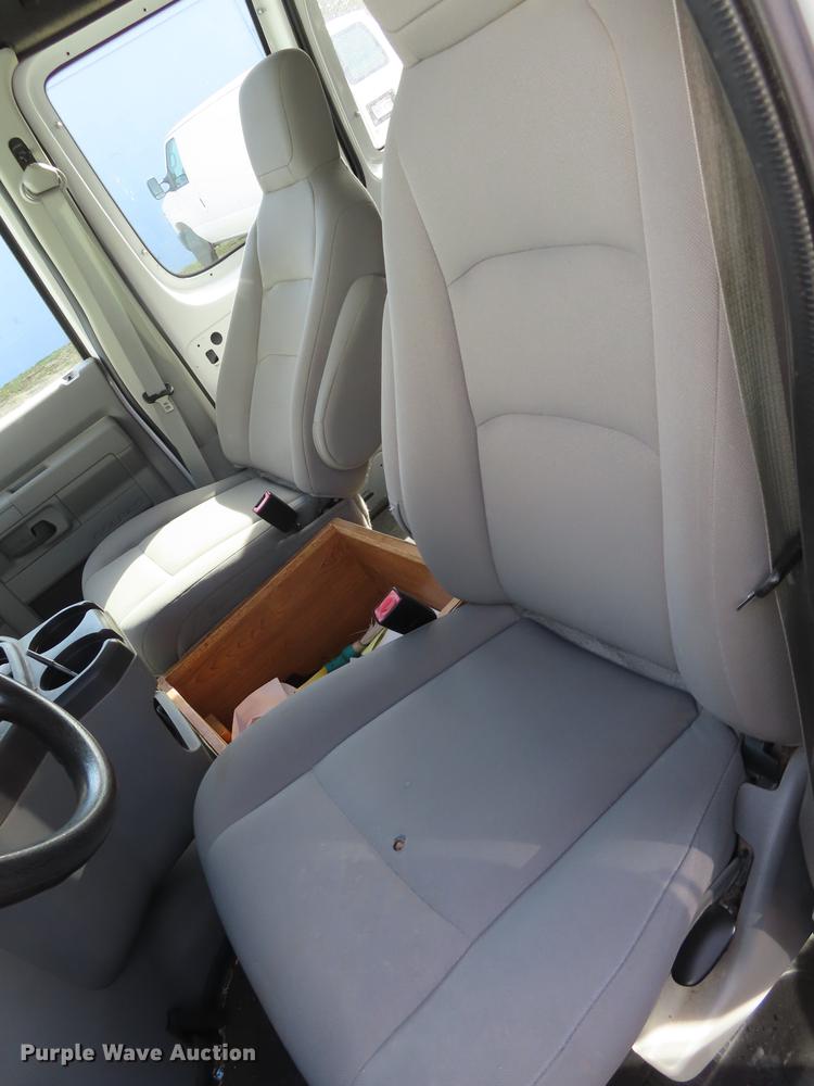 image for item DF1352 2010 Ford E150 van