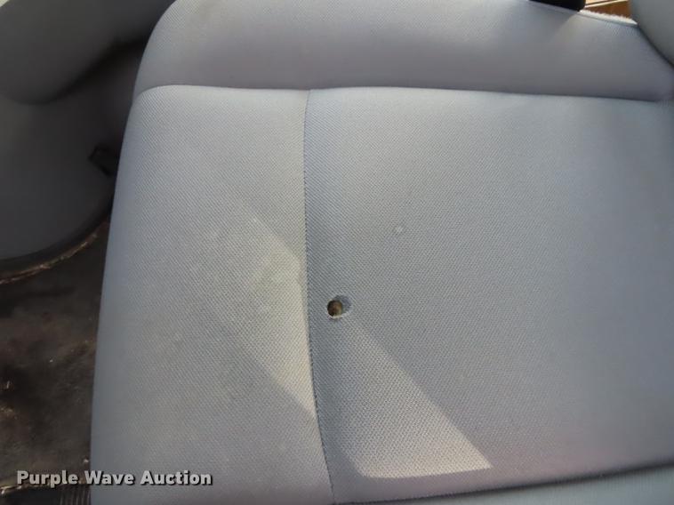 image for item DF1352 2010 Ford E150 van