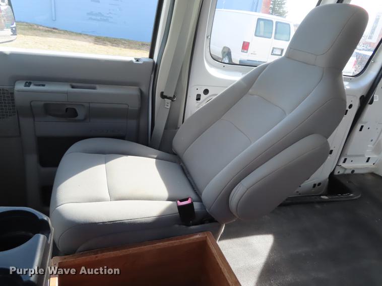 image for item DF1352 2010 Ford E150 van