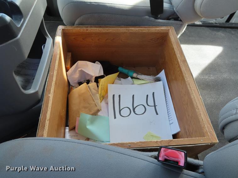 image for item DF1352 2010 Ford E150 van