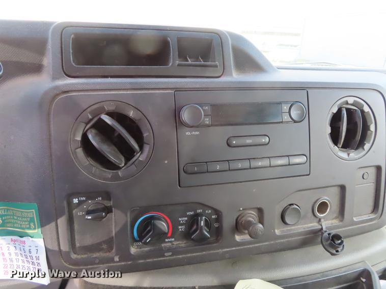 image for item DF1352 2010 Ford E150 van