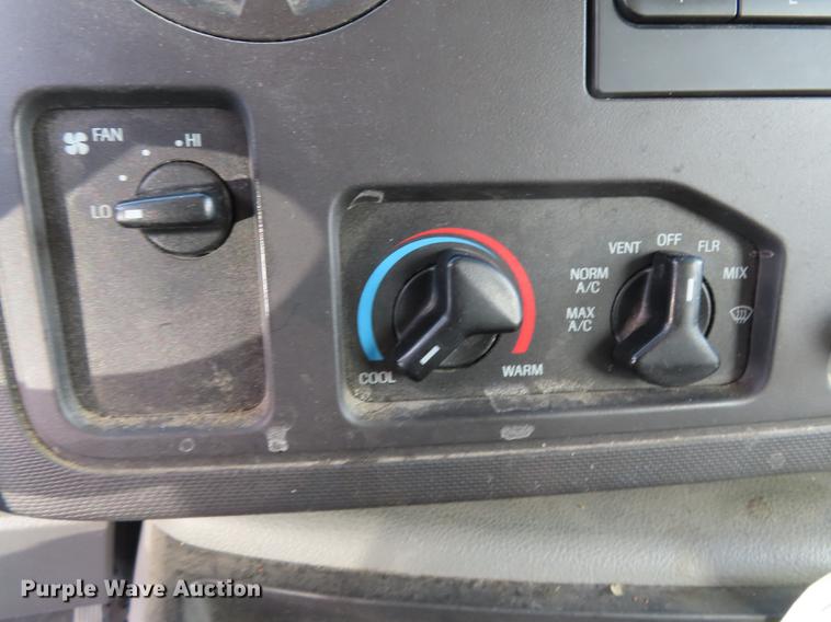 image for item DF1352 2010 Ford E150 van