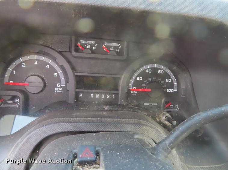 image for item DF1352 2010 Ford E150 van