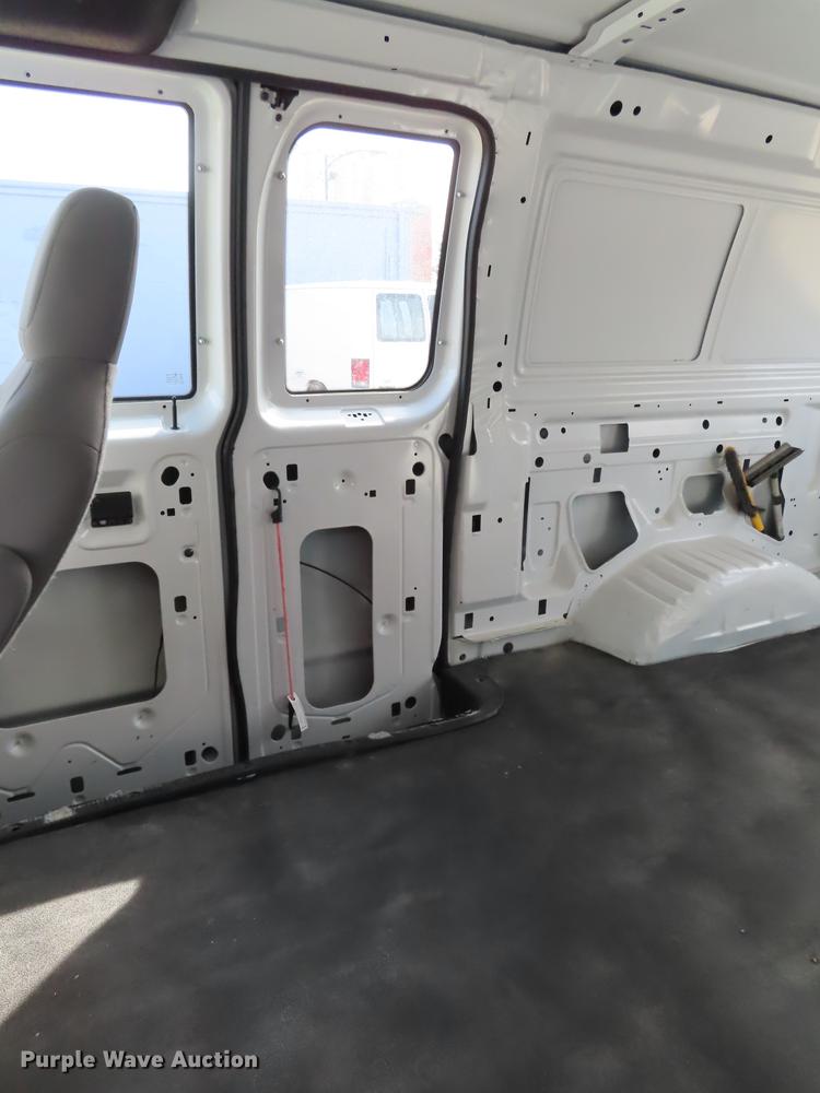image for item DF1352 2010 Ford E150 van