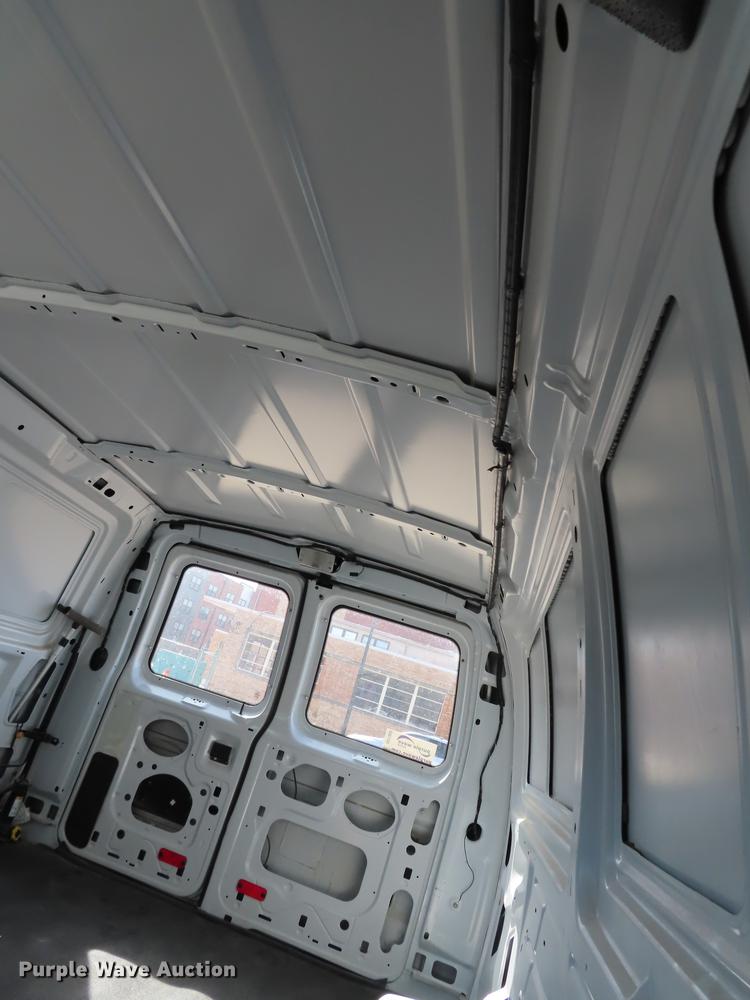 image for item DF1352 2010 Ford E150 van