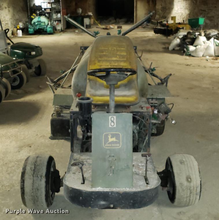 image for item DF3339 John Deere 1500 sprayer