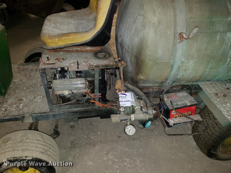 image for item DF3339 John Deere 1500 sprayer