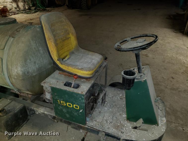 image for item DF3339 John Deere 1500 sprayer