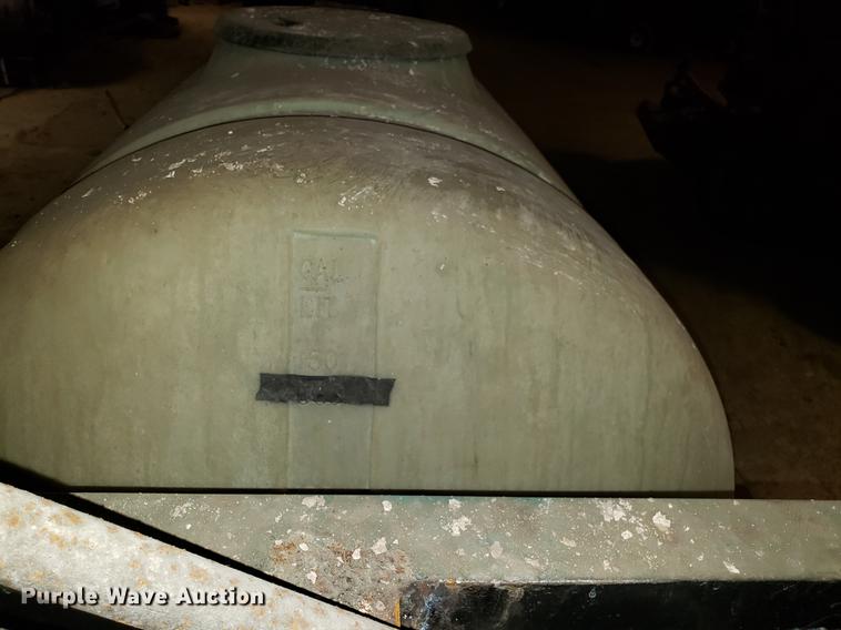 image for item DF3339 John Deere 1500 sprayer