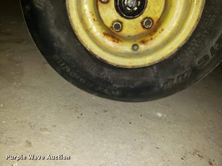 image for item DF3339 John Deere 1500 sprayer