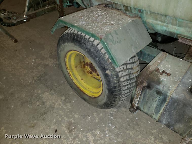 image for item DF3339 John Deere 1500 sprayer