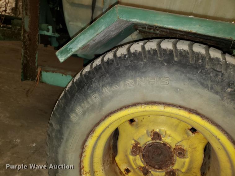 image for item DF3339 John Deere 1500 sprayer