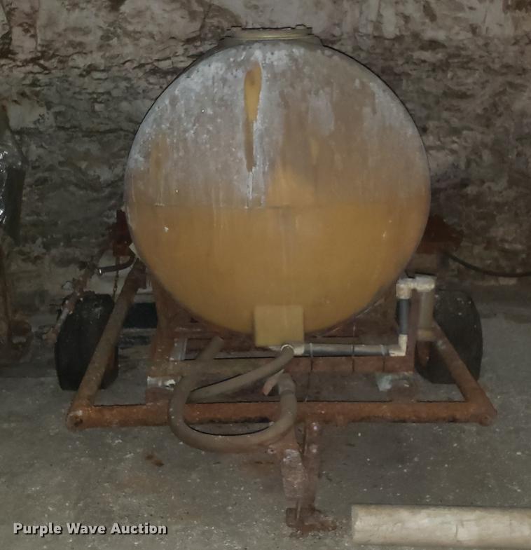 image for item DF3339 John Deere 1500 sprayer