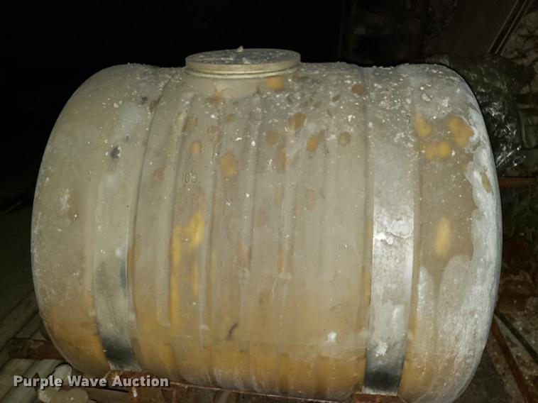 image for item DF3339 John Deere 1500 sprayer