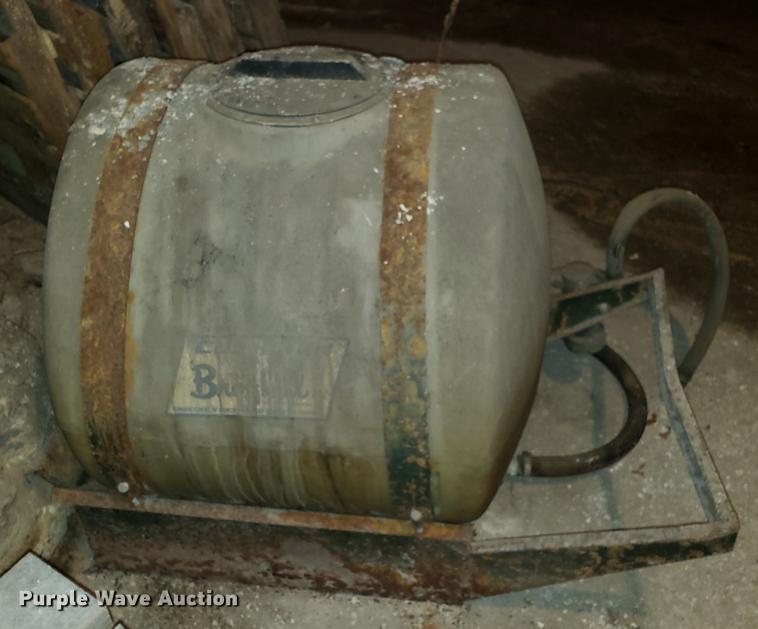 image for item DF3339 John Deere 1500 sprayer