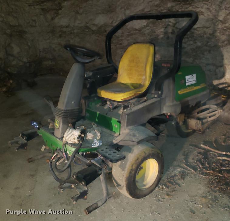 image for item DF3342 John Deere 2500E lawn mower