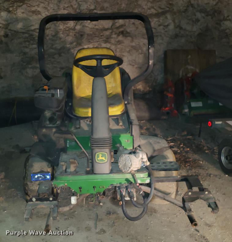 image for item DF3342 John Deere 2500E lawn mower