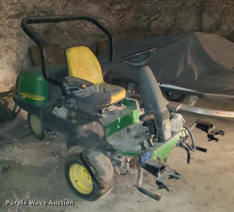 image for item DF3342 John Deere 2500E lawn mower