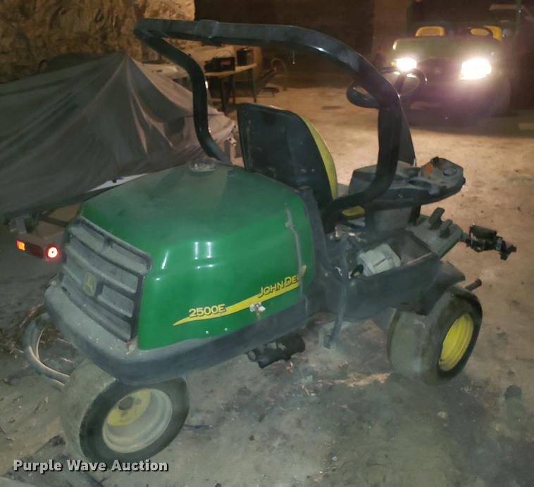 image for item DF3342 John Deere 2500E lawn mower
