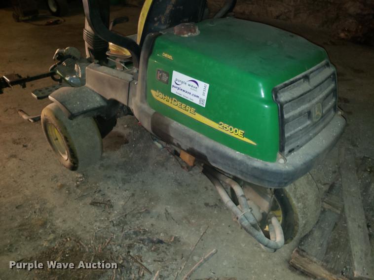 image for item DF3342 John Deere 2500E lawn mower