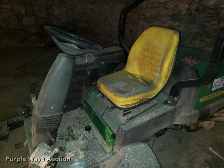 image for item DF3342 John Deere 2500E lawn mower