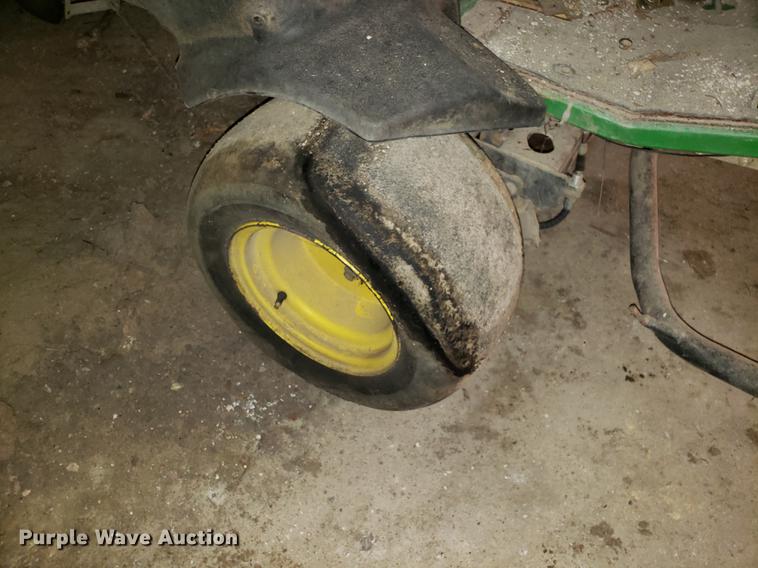 image for item DF3342 John Deere 2500E lawn mower