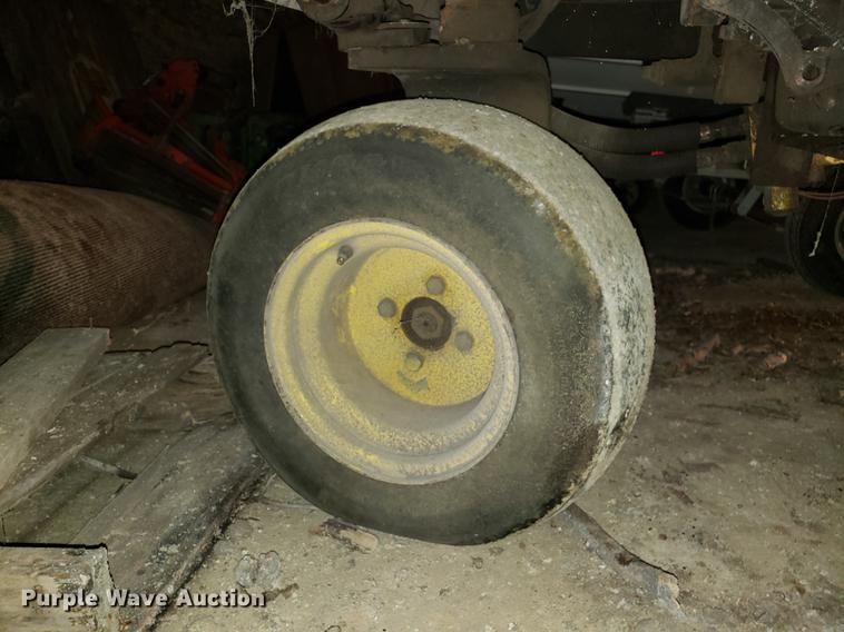 image for item DF3342 John Deere 2500E lawn mower