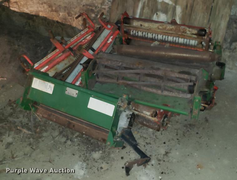 image for item DF3342 John Deere 2500E lawn mower