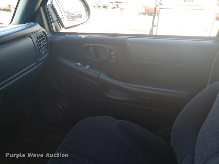 image for item DF3367 2000 GMC Jimmy Envoy SUV