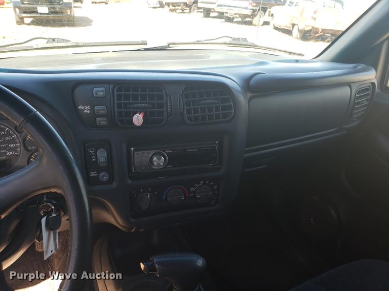 image for item DF3367 2000 GMC Jimmy Envoy SUV