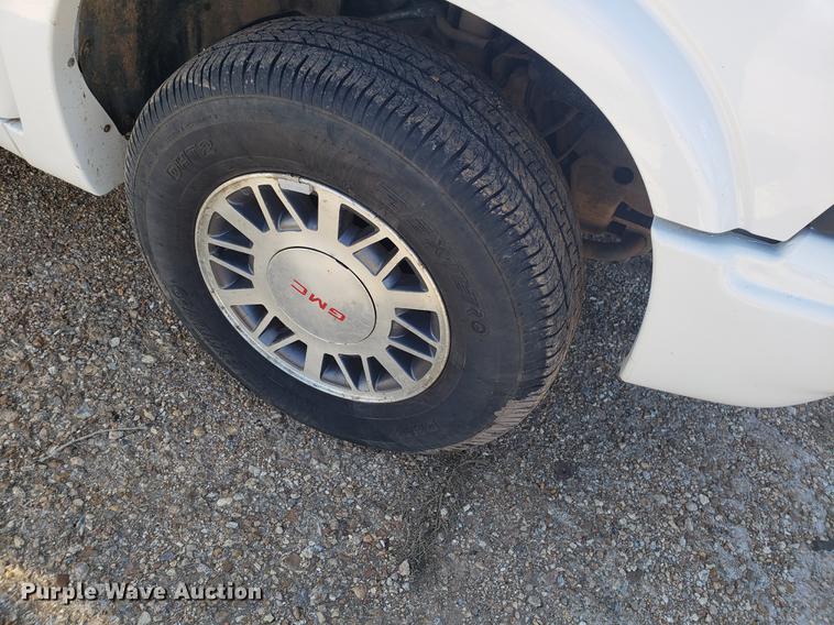 image for item DF3367 2000 GMC Jimmy Envoy SUV