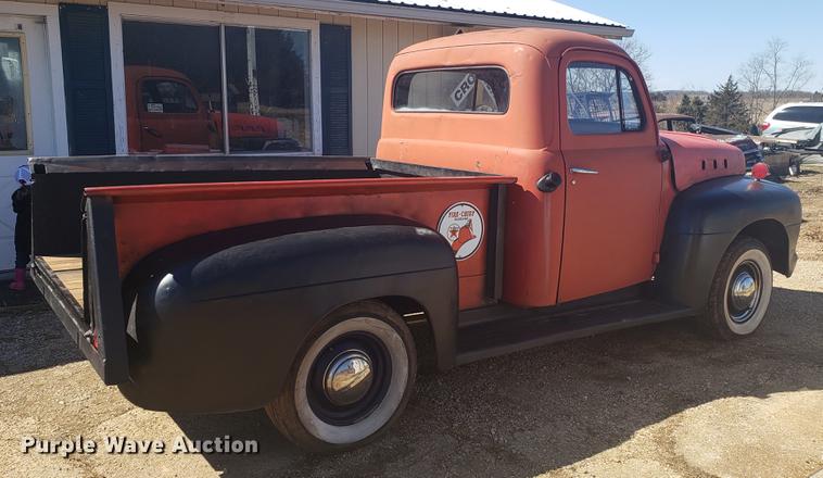 image for item DF3369 1952 Ford pickup truck