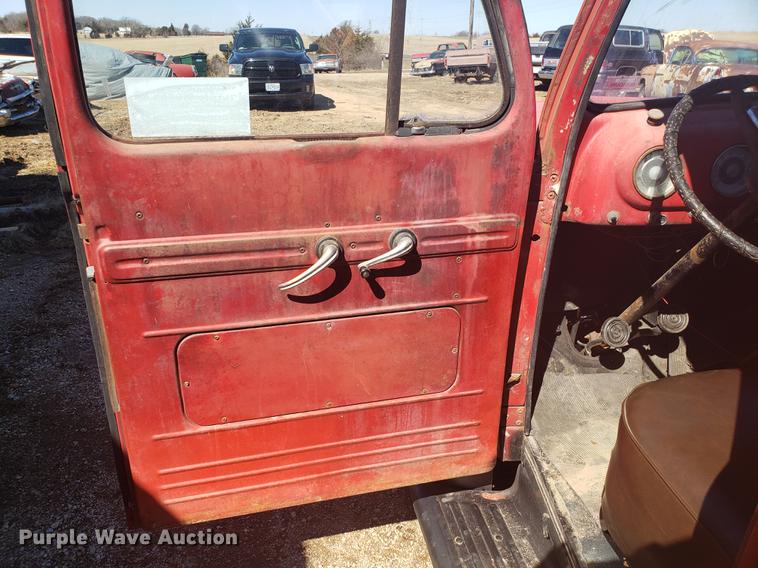 image for item DF3369 1952 Ford pickup truck