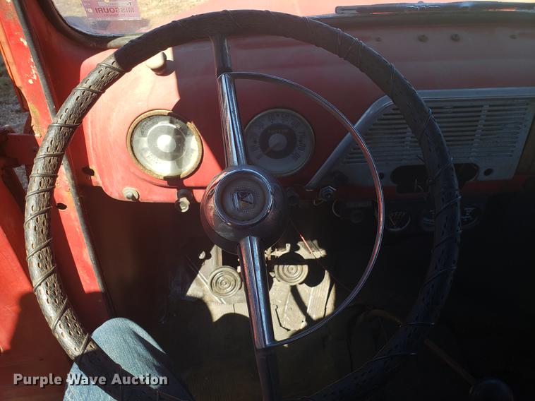 image for item DF3369 1952 Ford pickup truck