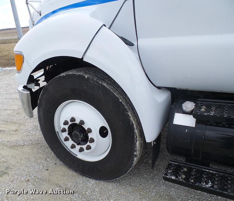 image for item DF7150 2012 Ford F750 Super Duty box truck