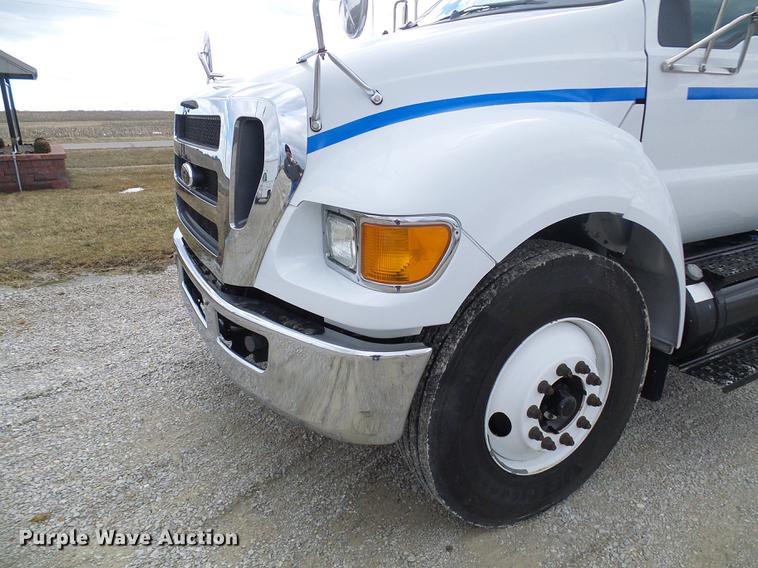 image for item DF7150 2012 Ford F750 Super Duty box truck