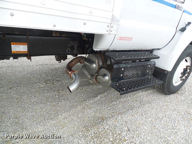 image for item DF7150 2012 Ford F750 Super Duty box truck