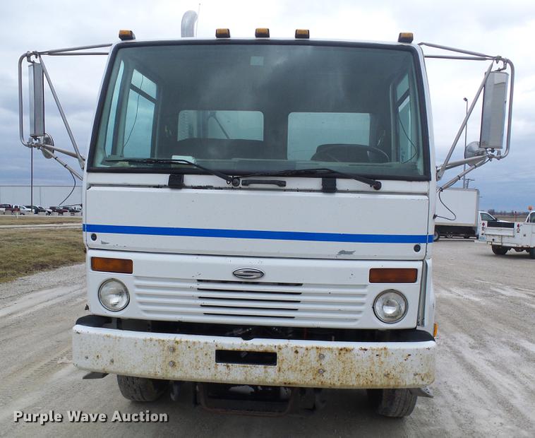 image for item DF7153 2007 Sterling SC8000 box truck