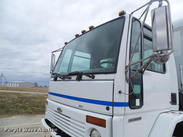 image for item DF7153 2007 Sterling SC8000 box truck