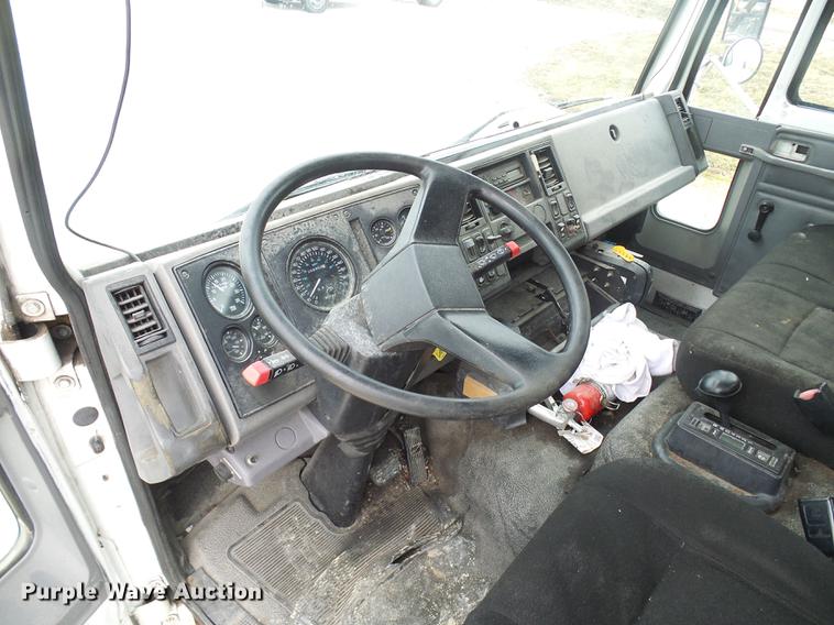 image for item DF7153 2007 Sterling SC8000 box truck