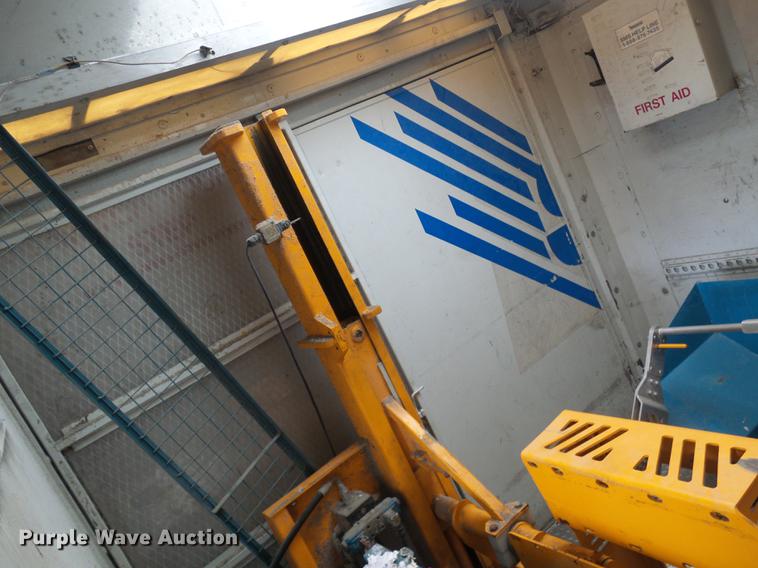 image for item DF7153 2007 Sterling SC8000 box truck