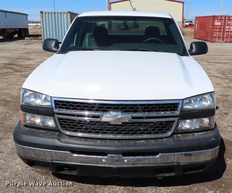 image for item DF7611 2007 Chevrolet Silverado 1500 pickup truck