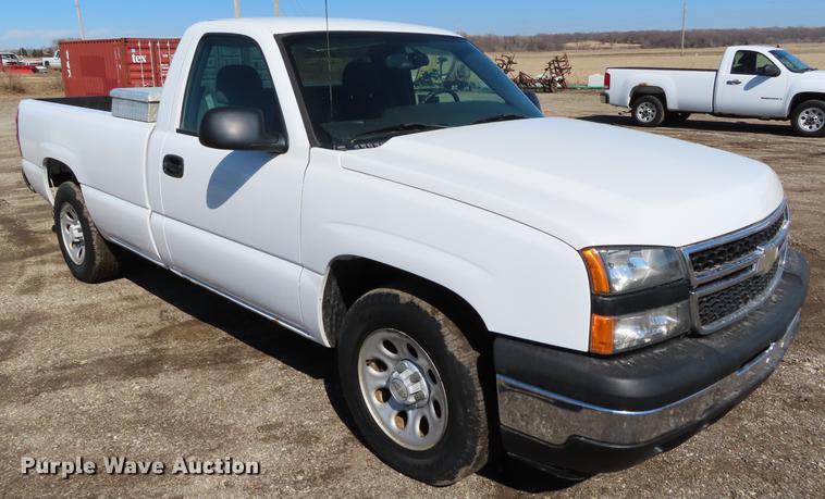 image for item DF7611 2007 Chevrolet Silverado 1500 pickup truck