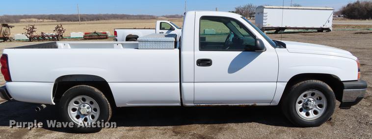 image for item DF7611 2007 Chevrolet Silverado 1500 pickup truck