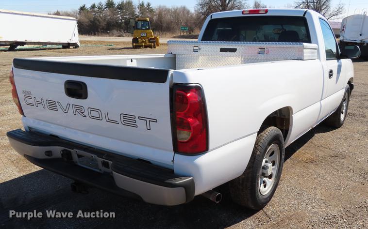 image for item DF7611 2007 Chevrolet Silverado 1500 pickup truck