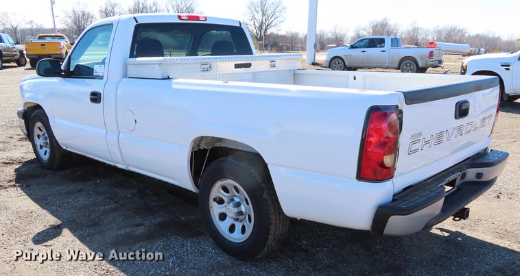 image for item DF7611 2007 Chevrolet Silverado 1500 pickup truck