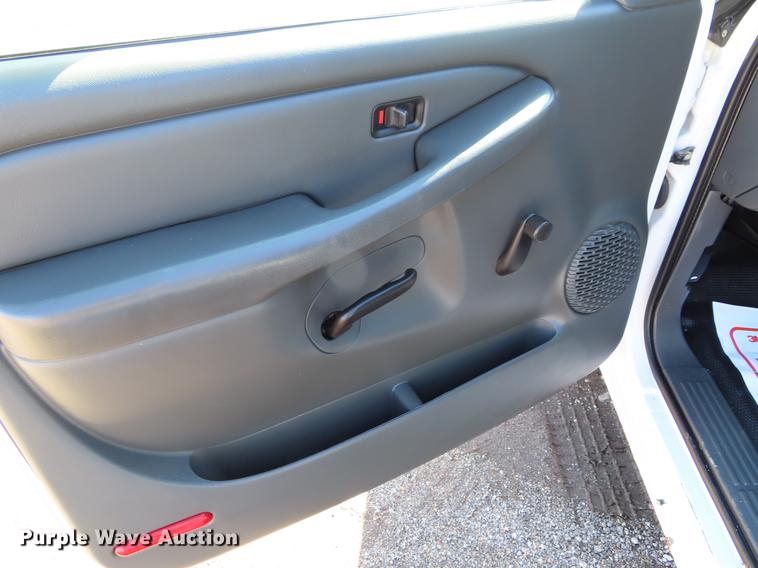 image for item DF7611 2007 Chevrolet Silverado 1500 pickup truck