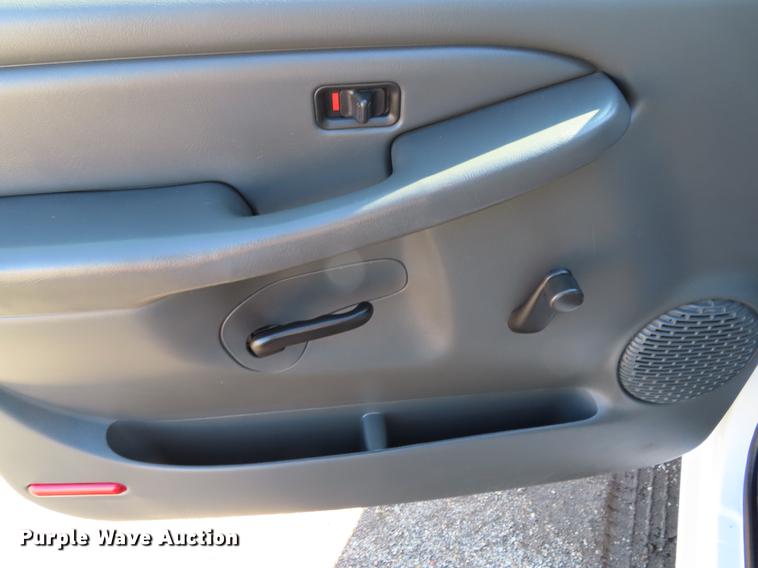 image for item DF7611 2007 Chevrolet Silverado 1500 pickup truck